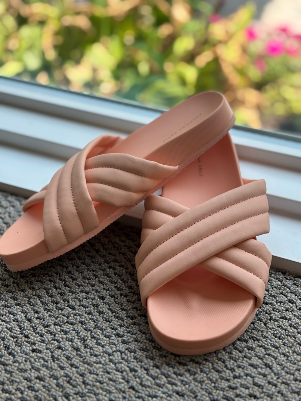 NWOT American Eagle Saturday Slides Size 7